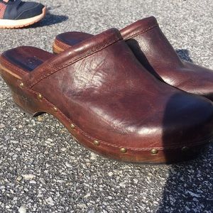 Frye clogs